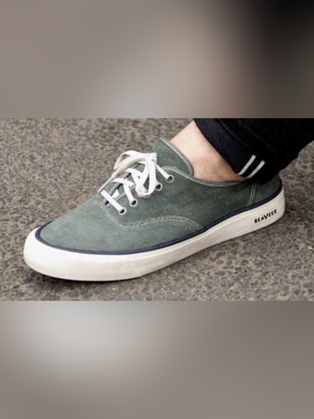 SeaVees Women’s Legend Cordies Sneaker in Green Corduroy. Size 6.5